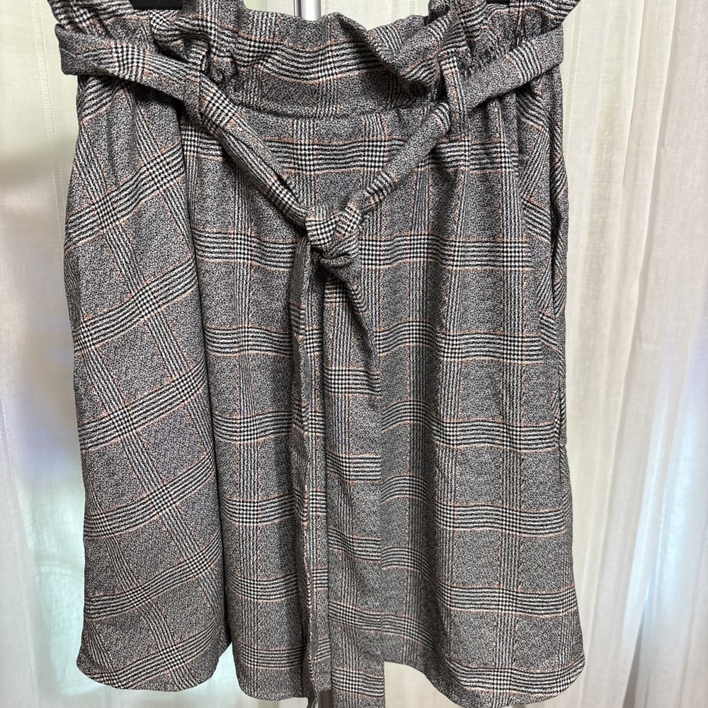 H&M Divided Women's Mini Flair Skirt Plaid High Waist Size 6  Black‎ Pockets